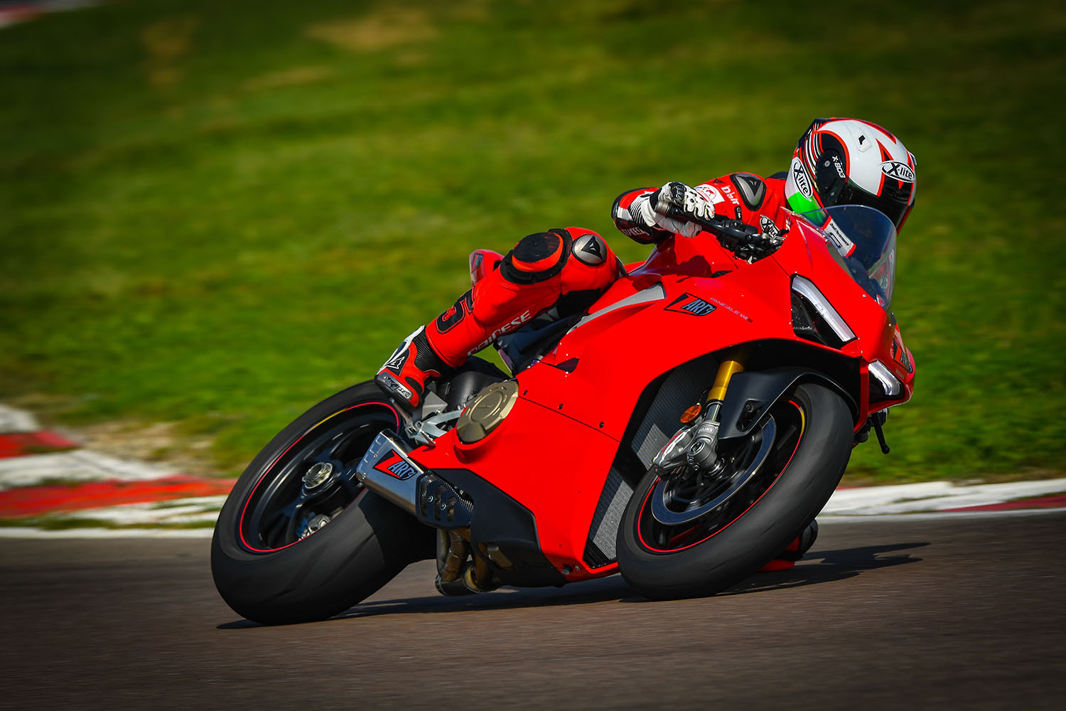 Zard Slip-On für deine <br><b>Panigale V4</b>